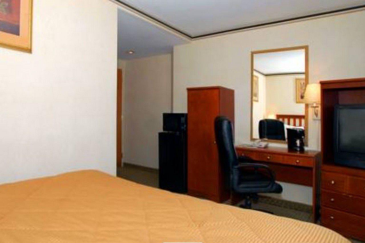 Red Lion Inn & Suites Long Island City New York Exterior photo
