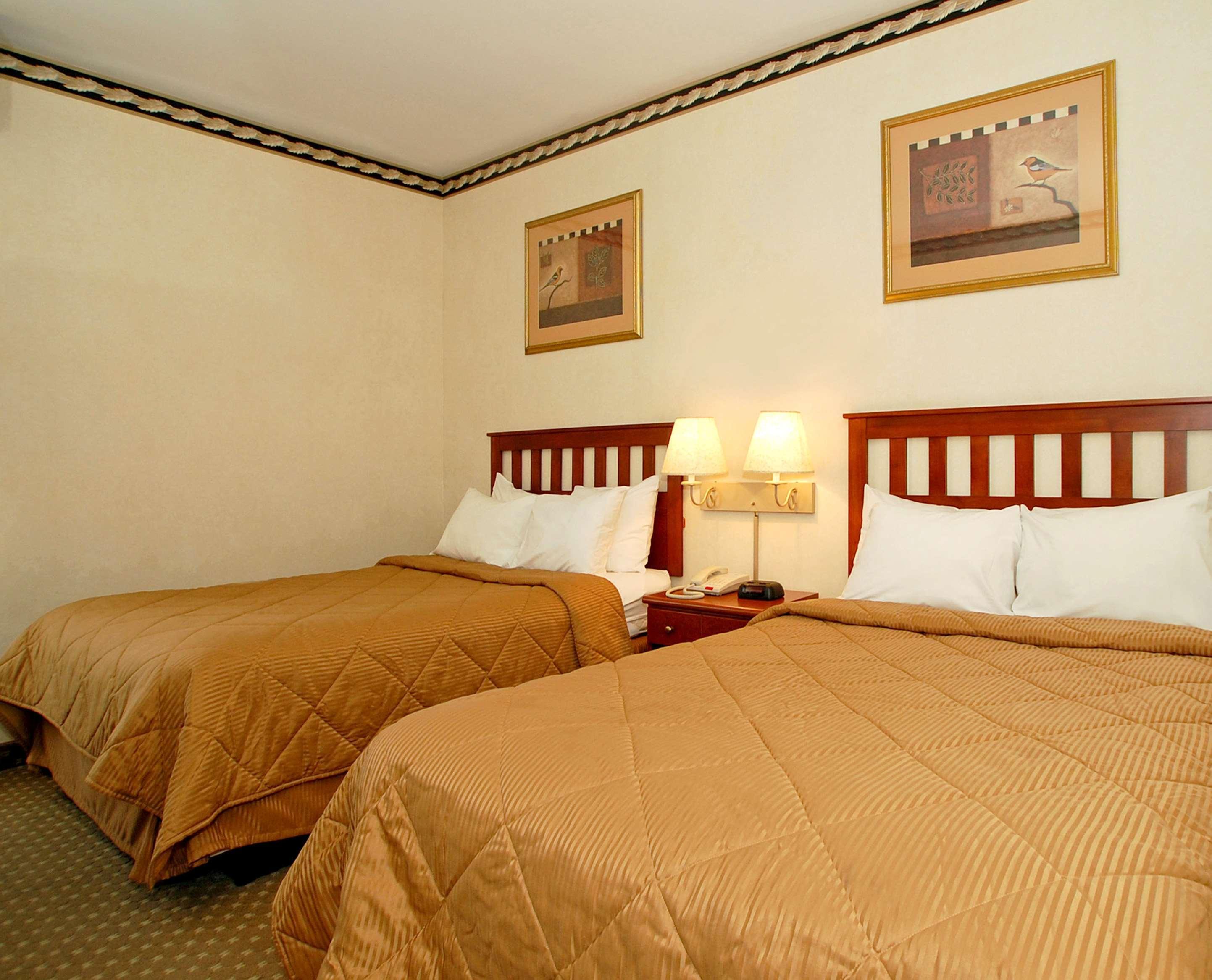Red Lion Inn & Suites Long Island City New York Exterior photo