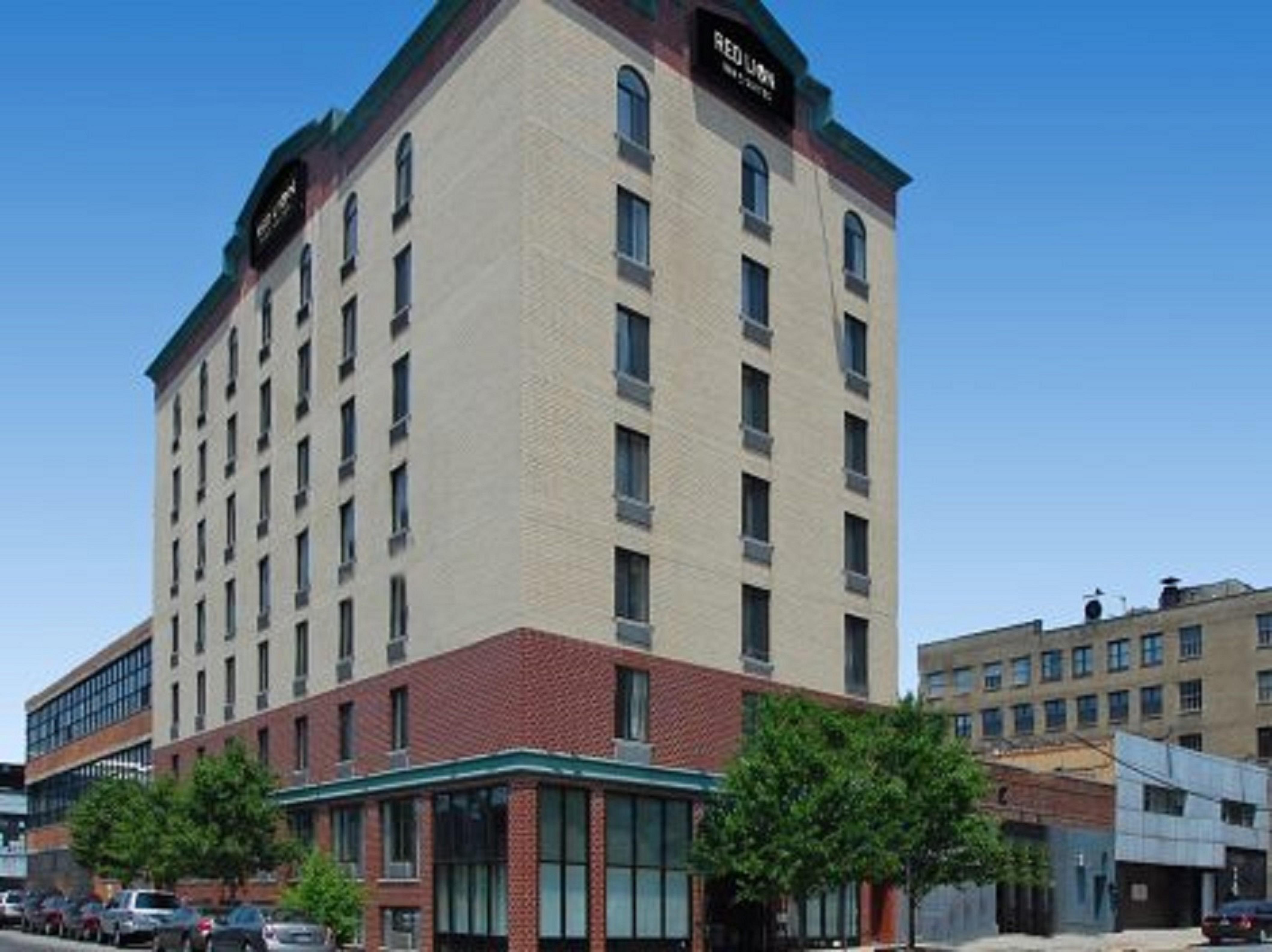 Red Lion Inn & Suites Long Island City New York Exterior photo